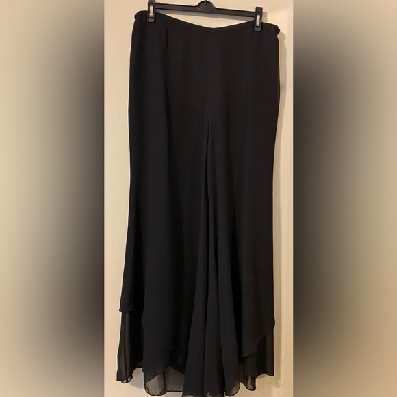 Adrianna Papell Studio 100% Silk black Palazzo evening slacks, size Medium - Picture 2 of 3